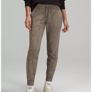 Lululemon | Warm Down Jogger *Thread Dye | Size 6